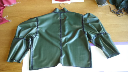 groen latex jasje maken