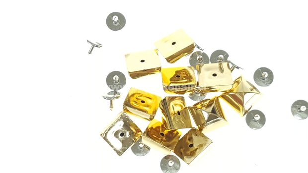 plastic studs met pin goud