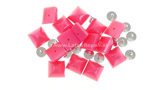 plastic studs met pin roze rose pink fuchsia
