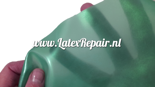 Latex 0.40 | Sparkly Shimmery 3D Pearl - Tropical Green - Semi Transparant - Extra large ! (± 108 cm)